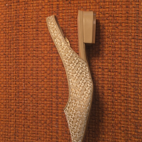 ADRIENNE VITTADINI BRAND WOMEN'S CREAM/TAN COLOR LOW HEEL DRESSY SHOE SIZE 6.5 - Picture 10 of 16